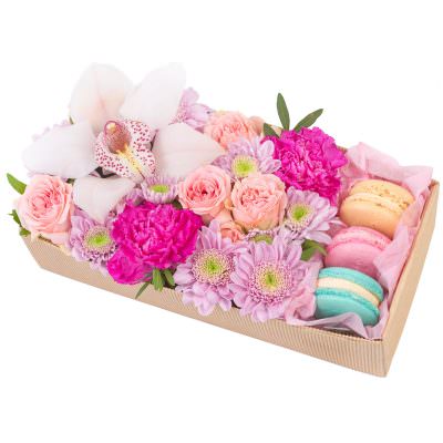 Композиция цветов в коробке «Утренний свет»